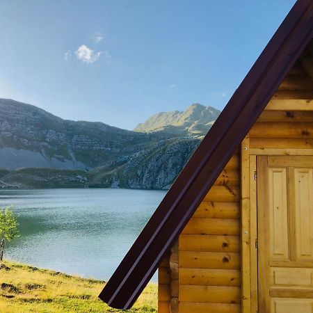 Kapetanovo Jezero Bungalov Bed & Breakfast Подгорица Екстериор снимка