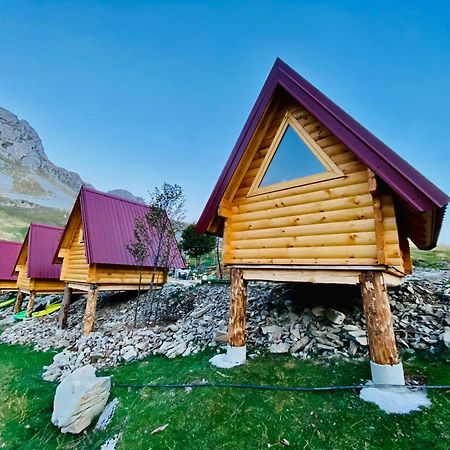 Kapetanovo Jezero Bungalov Bed & Breakfast Подгорица Екстериор снимка