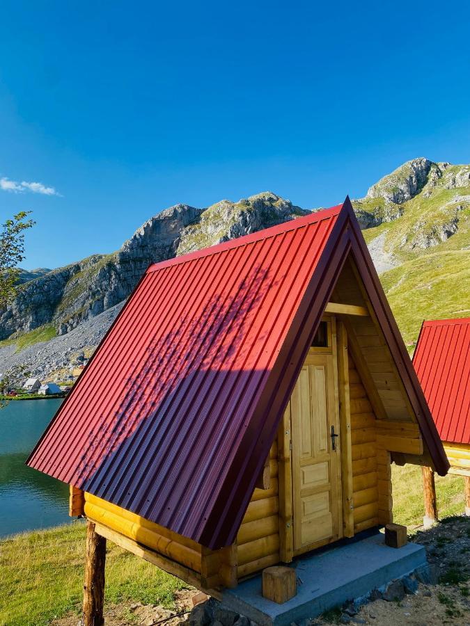 Kapetanovo Jezero Bungalov Bed & Breakfast Подгорица Екстериор снимка