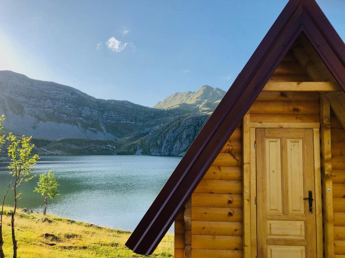 Kapetanovo Jezero Bungalov Bed & Breakfast Подгорица Екстериор снимка