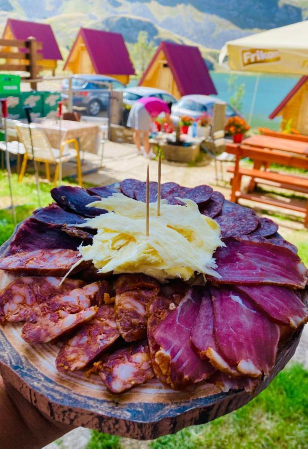 Kapetanovo Jezero Bungalov Bed & Breakfast Подгорица Екстериор снимка
