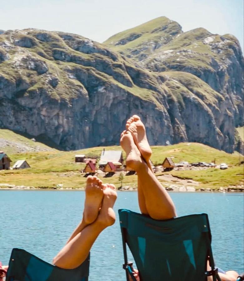 Kapetanovo Jezero Bungalov Bed & Breakfast Подгорица Екстериор снимка