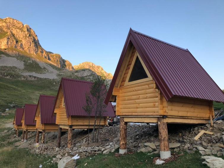 Kapetanovo Jezero Bungalov Bed & Breakfast Подгорица Екстериор снимка