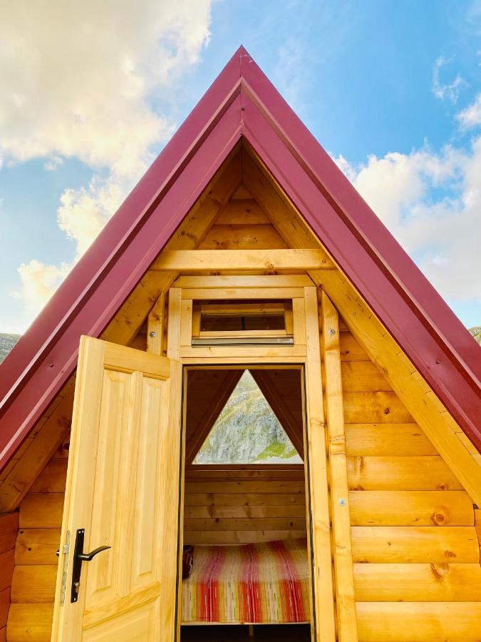 Kapetanovo Jezero Bungalov Bed & Breakfast Подгорица Екстериор снимка