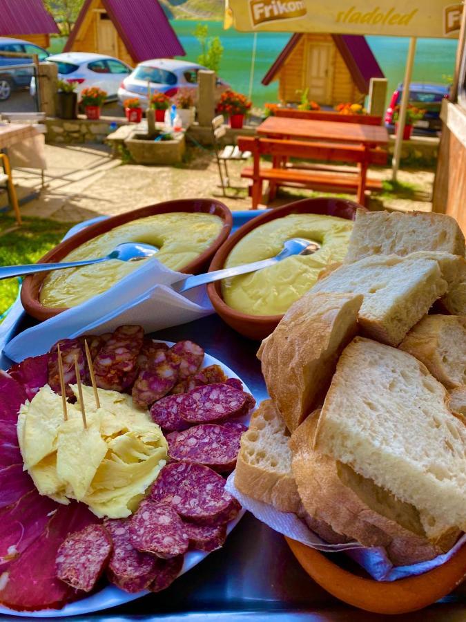 Kapetanovo Jezero Bungalov Bed & Breakfast Подгорица Екстериор снимка