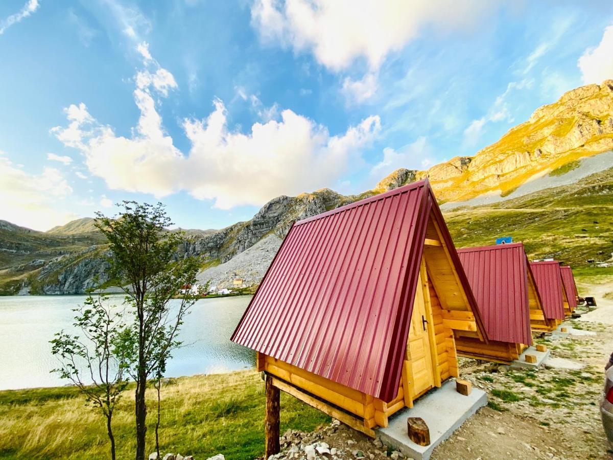 Kapetanovo Jezero Bungalov Bed & Breakfast Подгорица Екстериор снимка