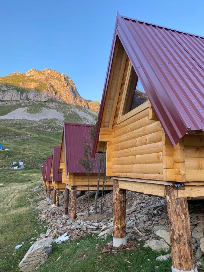 Kapetanovo Jezero Bungalov Bed & Breakfast Подгорица Екстериор снимка