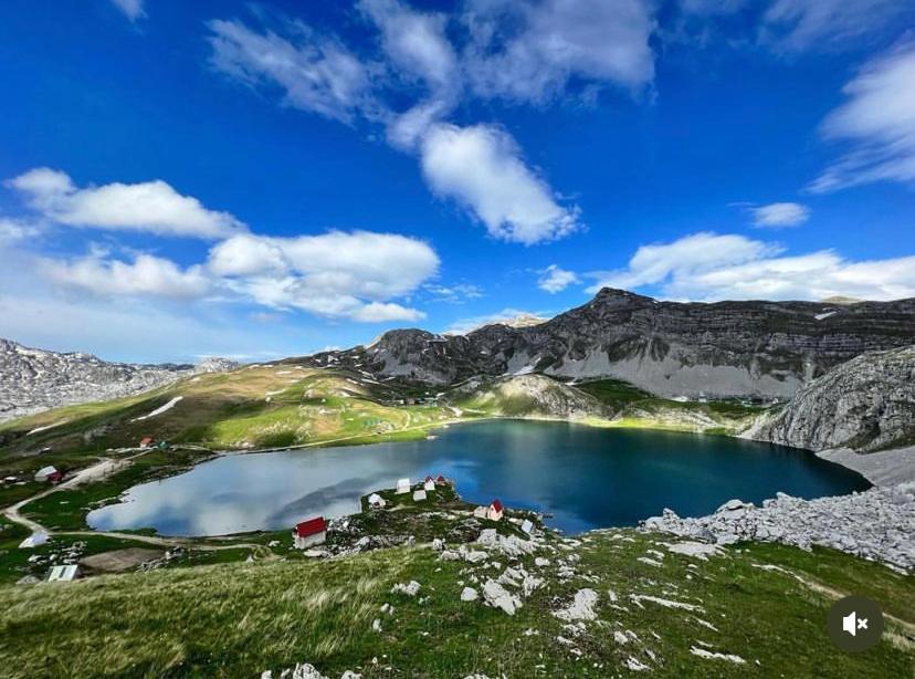 Kapetanovo Jezero Bungalov Bed & Breakfast Подгорица Екстериор снимка