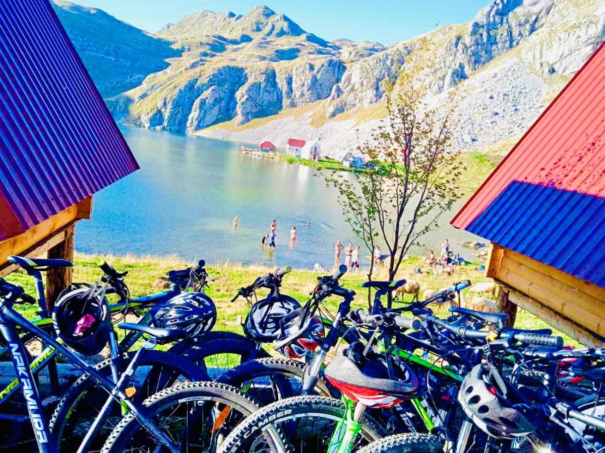 Kapetanovo Jezero Bungalov Bed & Breakfast Подгорица Екстериор снимка