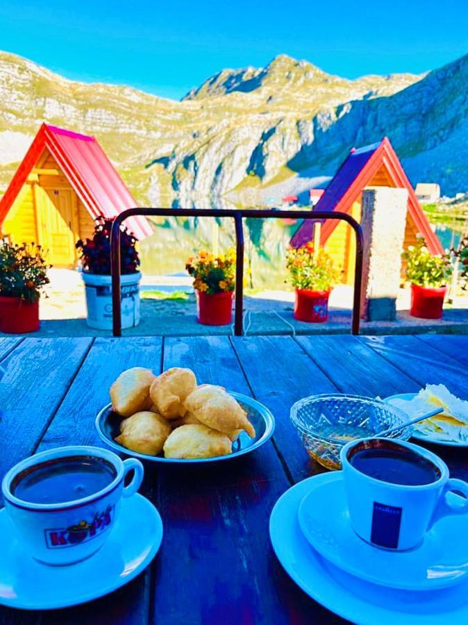 Kapetanovo Jezero Bungalov Bed & Breakfast Подгорица Екстериор снимка