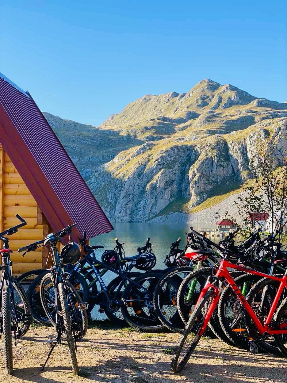 Kapetanovo Jezero Bungalov Bed & Breakfast Подгорица Екстериор снимка