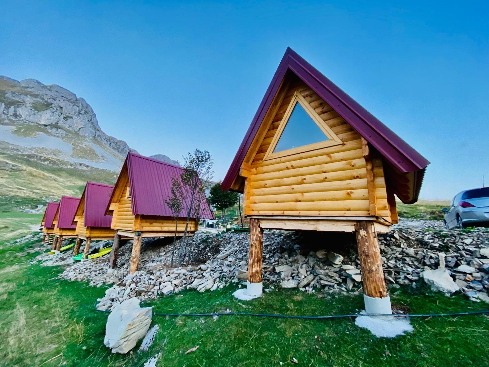 Kapetanovo Jezero Bungalov Bed & Breakfast Подгорица Екстериор снимка