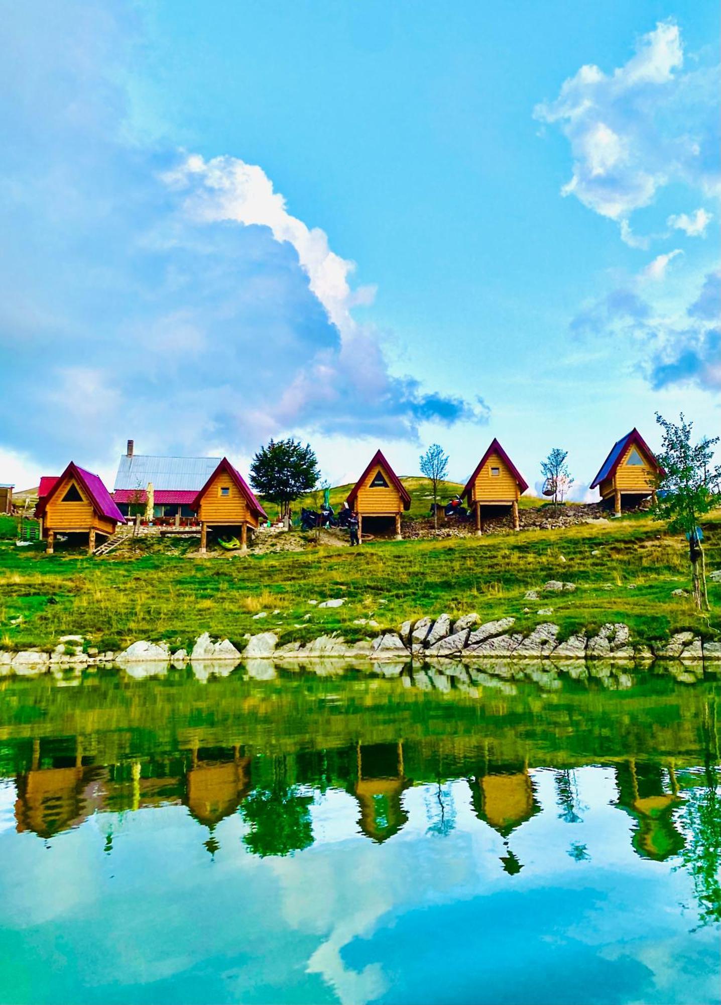 Kapetanovo Jezero Bungalov Bed & Breakfast Подгорица Екстериор снимка